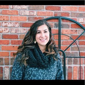 Meet your Posher, Laura